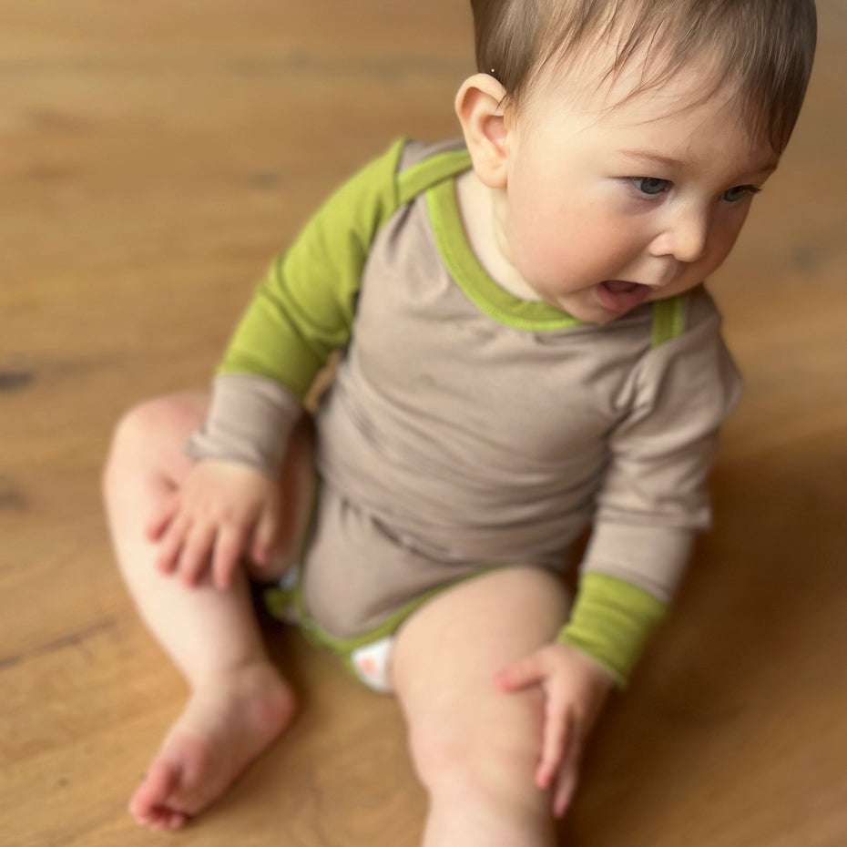 Wrap-neck bodysuit - pea